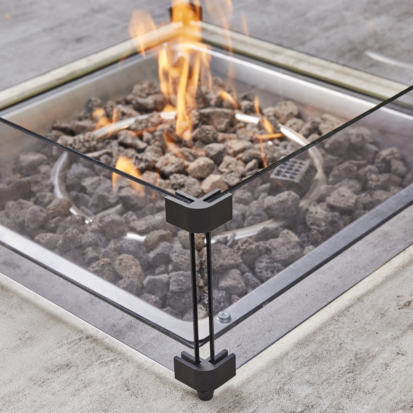 Vernis Aluminium Firepit Dining Set - Beige