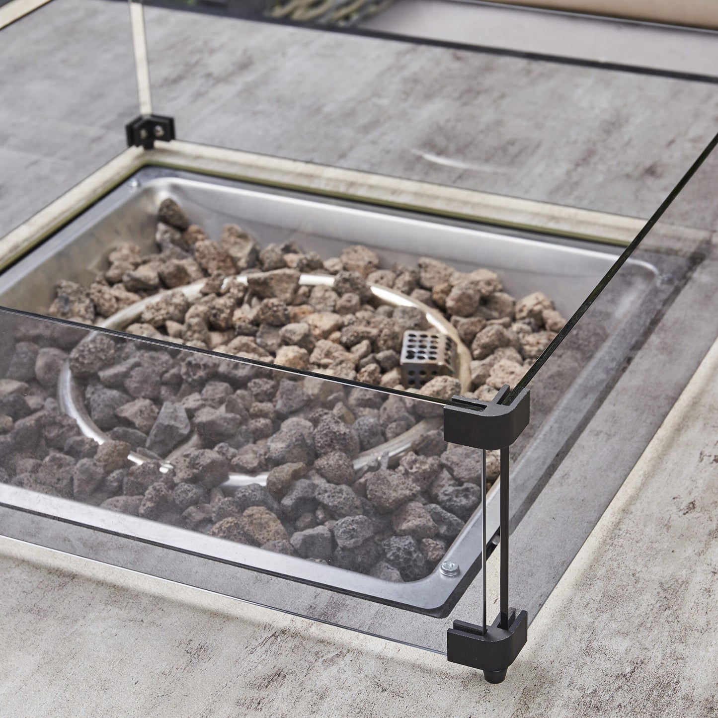 Vernis Aluminium Firepit Dining Set - Beige