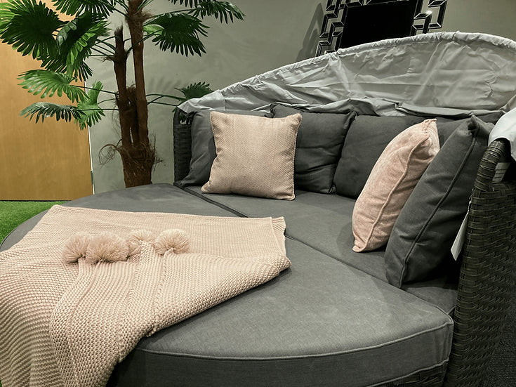 Rattan discount circle bed